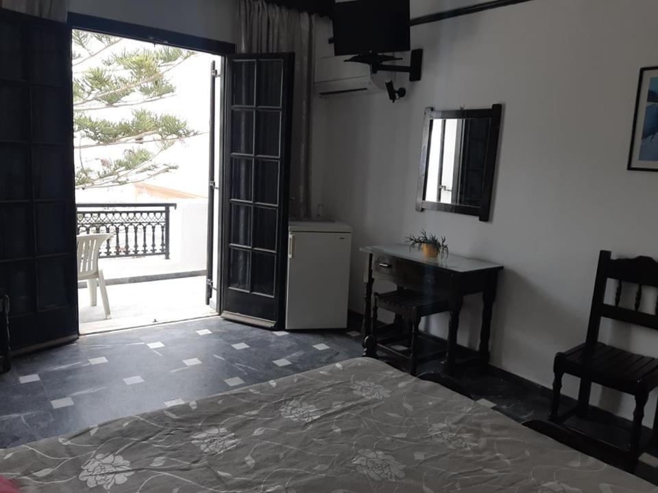 Hotel Koralli Камари Экстерьер фото