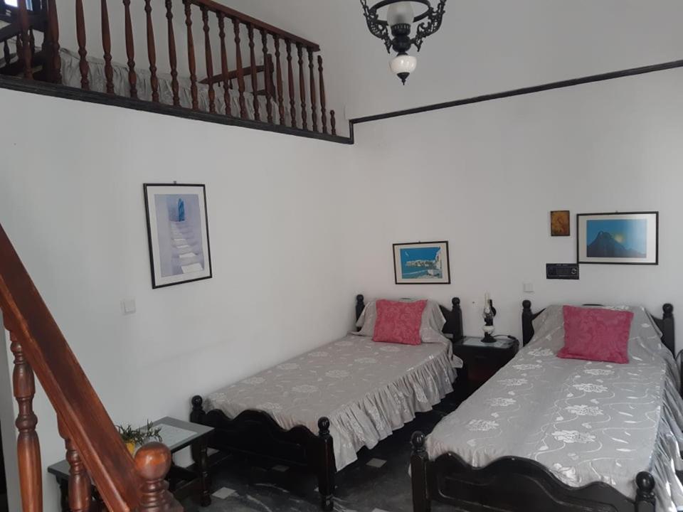 Hotel Koralli Камари Экстерьер фото
