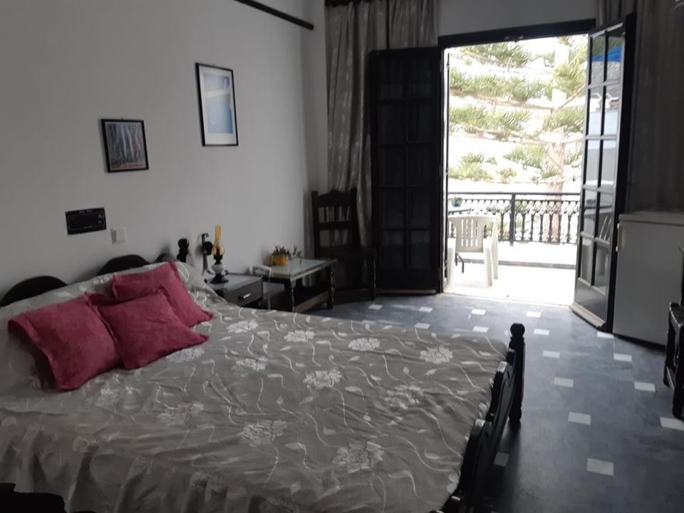 Hotel Koralli Камари Экстерьер фото