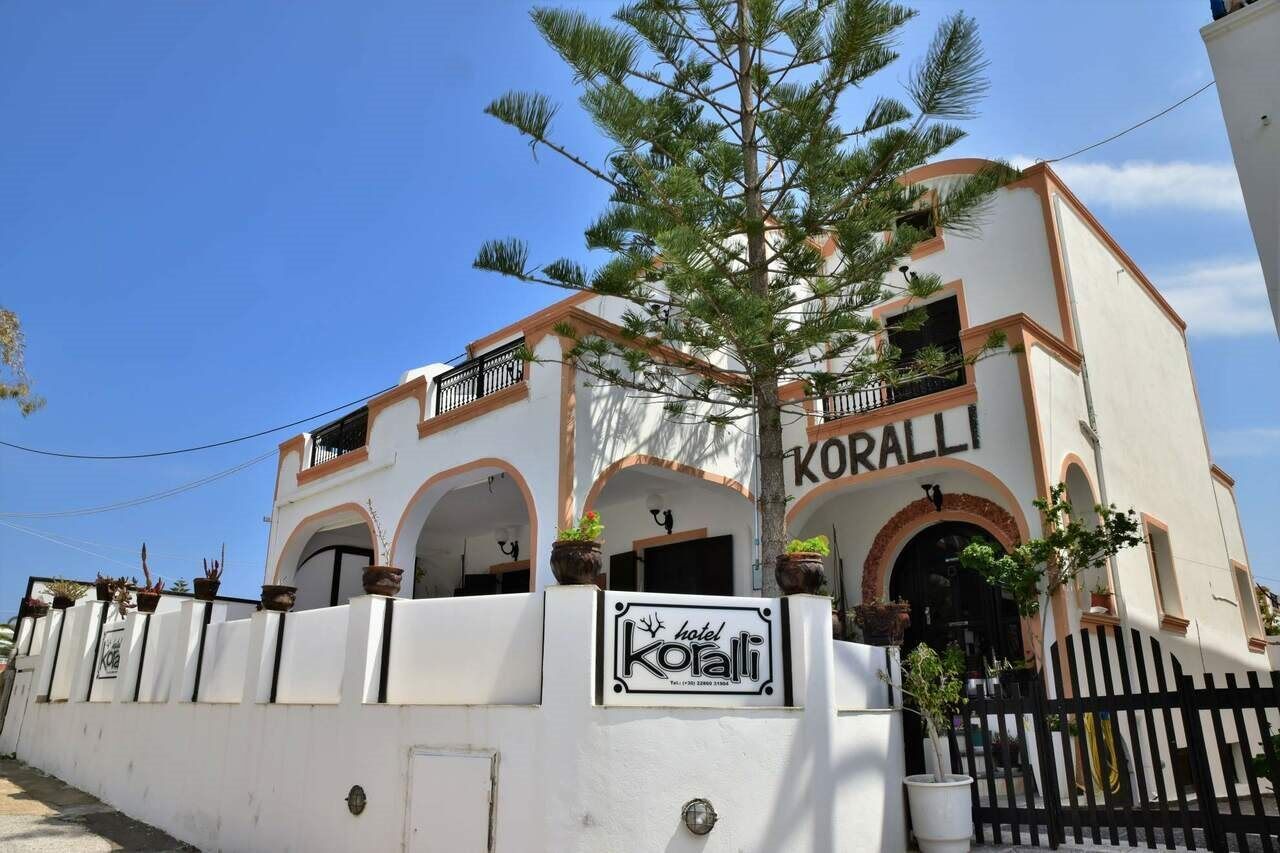 Hotel Koralli Камари Экстерьер фото